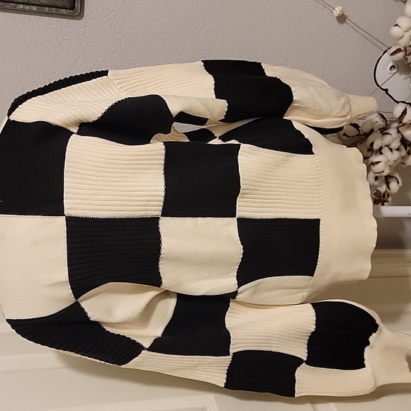 Black and White Boutique Checkered Women's Sweater - Picture 3 of 5